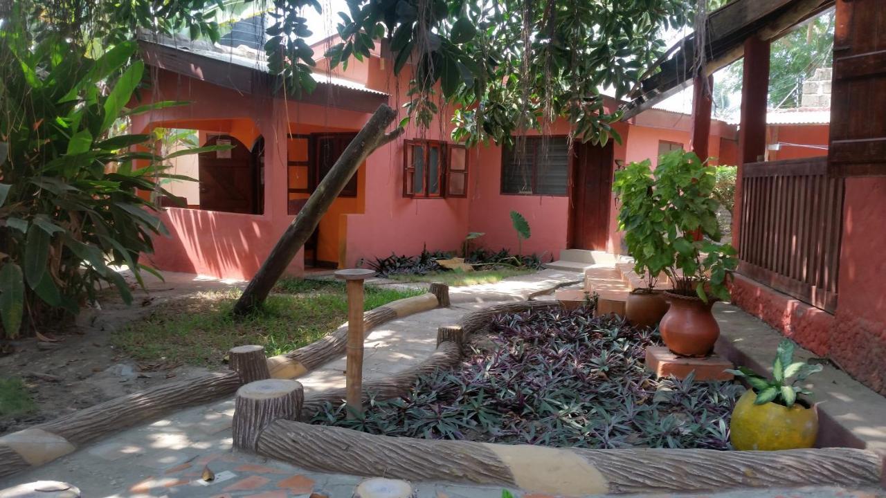 Big Milly'S Backyard Kokrobite Exterior foto